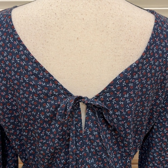 Madewell Campden Daisies Tie Back Peplum Top in Deep Indigo, Size Large - Picture 12 of 15